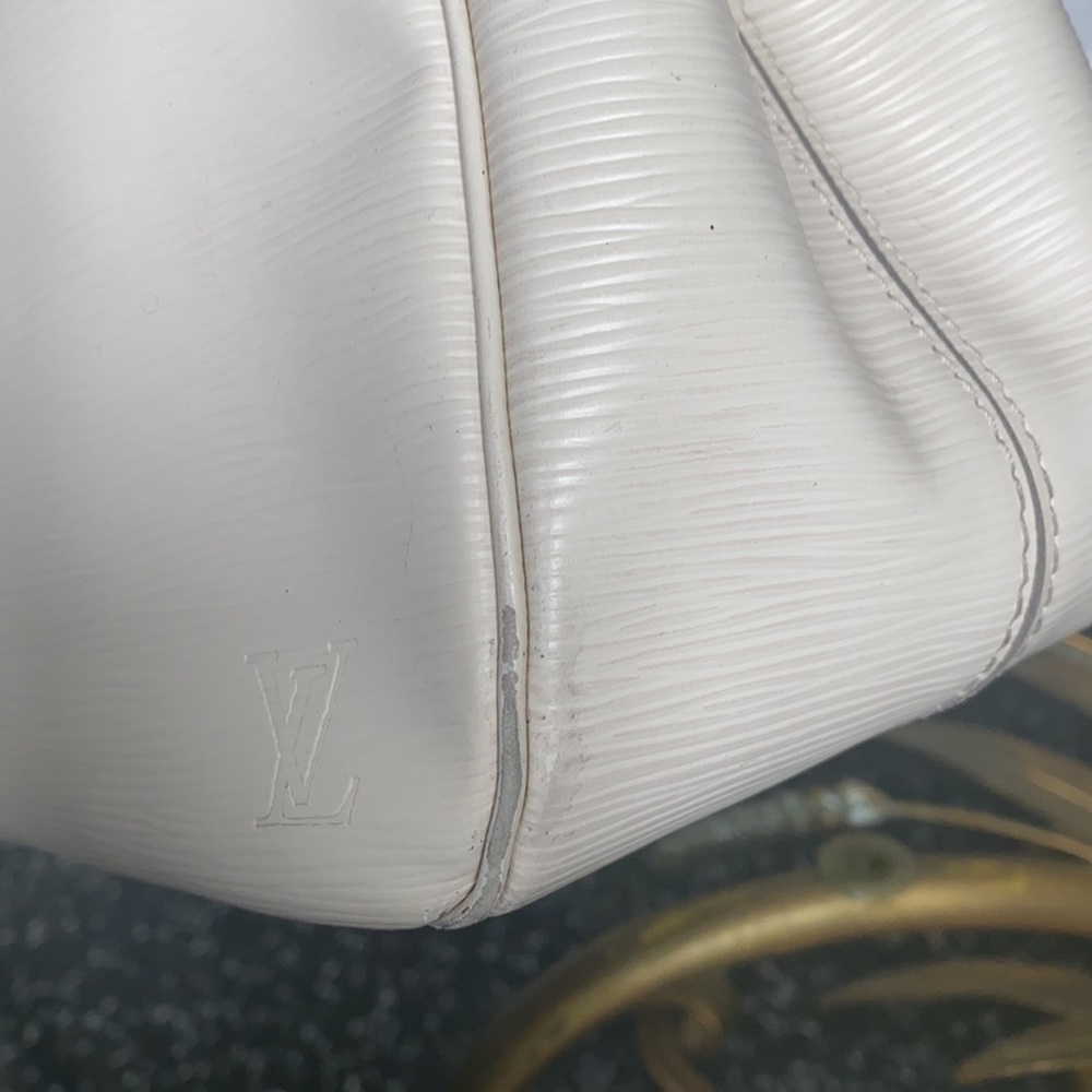 - Louis Vuitton White Epi Leather Passy GM Bag - Picture 11 of 12